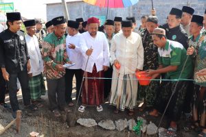 Bupati Gresik Dan Ketua PCNU Gresik Lakukan Peletakan Batu Pertama Gedung Terpadu NU Sidoraharjo
