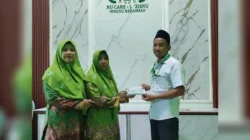 Wujud Kepedulian Umat, PAC Muslimat Kedamean Serahkan Donasi Rp 15,6 Juta ke NU Care Lazisnu MWCNU Kedamean untuk Pembangunan RSNU Gresik