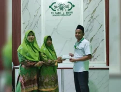 Wujud Kepedulian Umat, PAC Muslimat Kedamean Serahkan Donasi Rp 15,6 Juta ke NU Care Lazisnu MWCNU Kedamean untuk Pembangunan RSNU Gresik