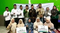 Fokus Memperkuat Pendidikan, NU CARE-LAZISNU Kedamean Salurkan Beasiswa untuk 18 Kader NU