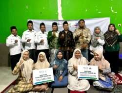 Fokus Memperkuat Pendidikan, NU CARE-LAZISNU Kedamean Salurkan Beasiswa untuk 18 Kader NU